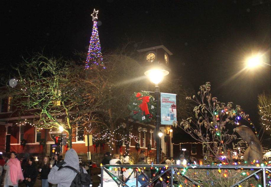 People showed up to walk the downtown streets of Duncan for the Silver Bells - It's Christmas in the City Square event on Dec. 6. This was a condensed event of the annual Christmas Kick Off that was was rescheduled from last month due to weather concerns. 