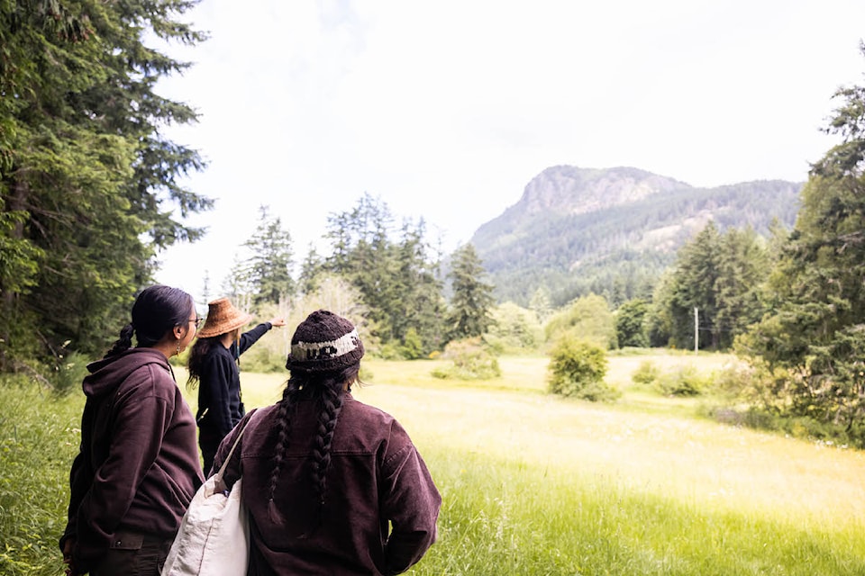 Sulatiye’ (Maiya Modeste), looking from the property toward Hwmet’utsum with Tyee Joseph and Ebonie Elliott. 