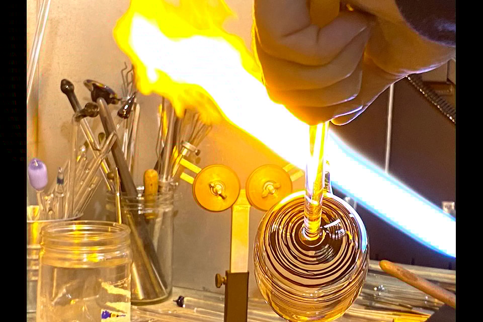 Borosilicate Glass T-Shirt || Glass Blowing, Lampwork Artist Borosilicate Glass T-Shirt || Glass Blowing, Lampwork Artist