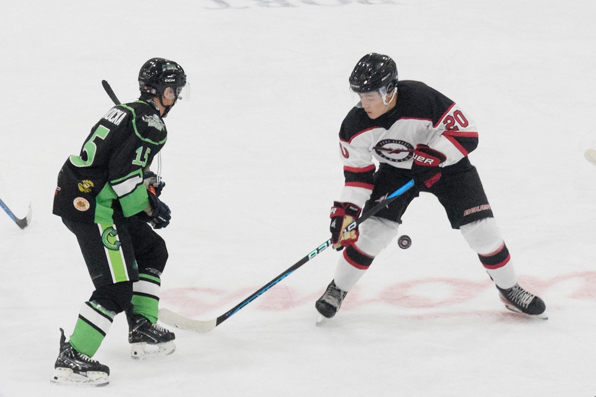 Kraken soar past Bombers in VIJHL season opener