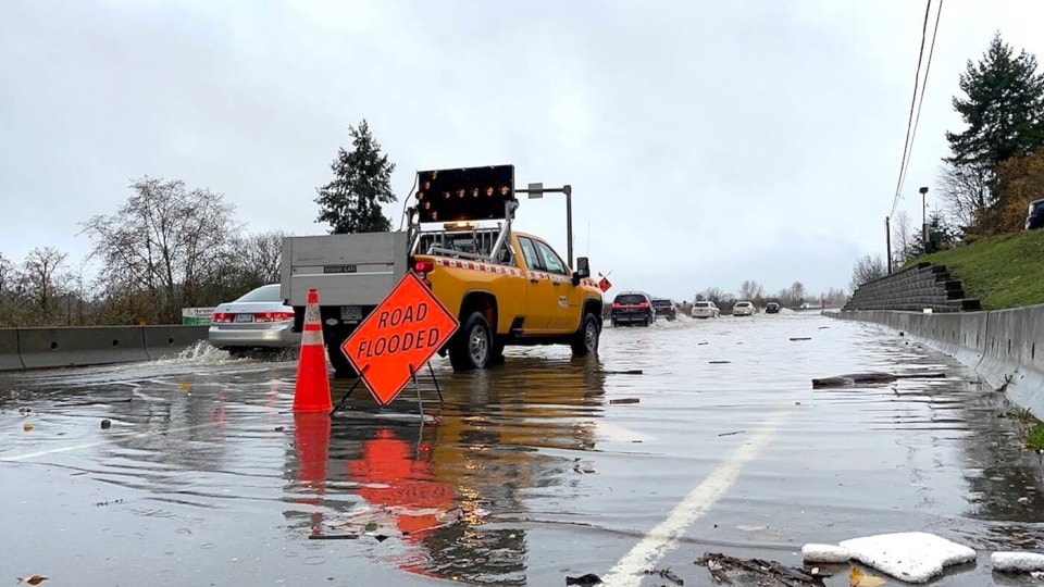 27213589_web1_211118-cci-state-of-emergency-flood_1
