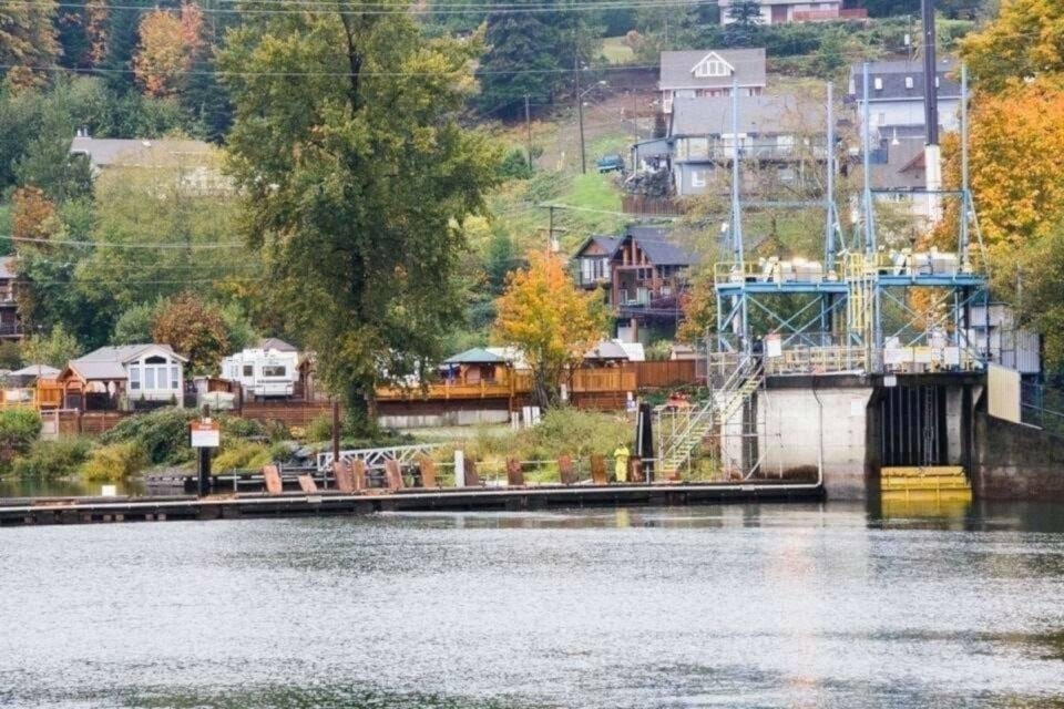 weir