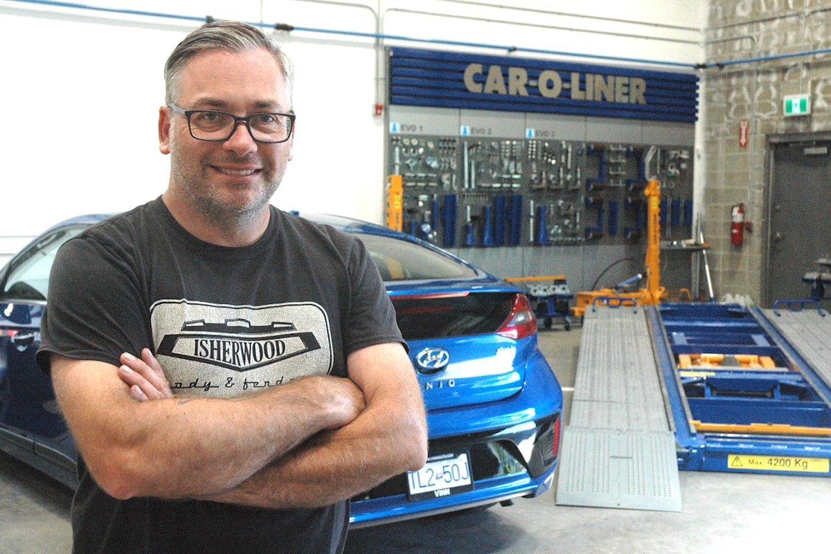 Business Notes: Isherwood Body and Fender moves into new location