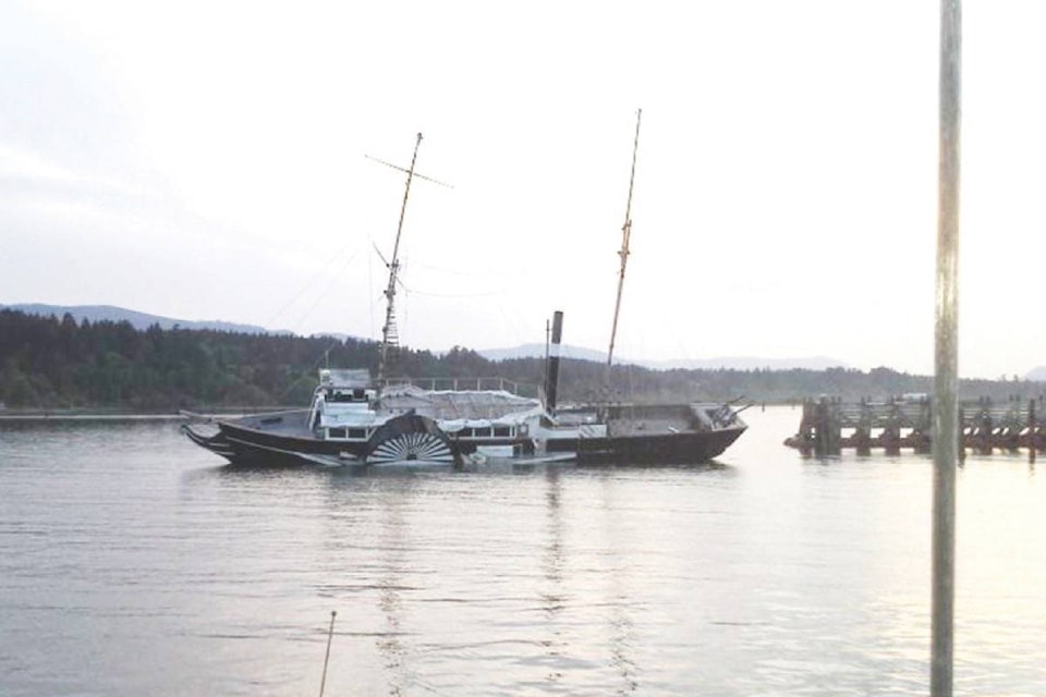 26149364_web1_170525-cci-m-beaver-sinking