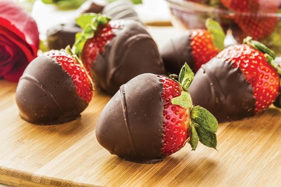 38233cowichanvalleycitizenchocolatestrawberries