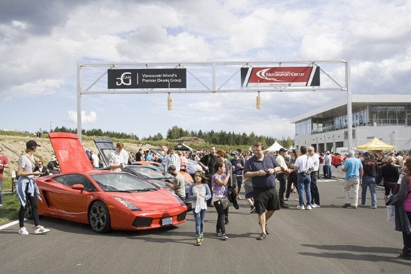 38246cowichanvalleycitizen0921MotorGathering17