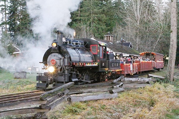 94147cowichanvalleycitizensteamTRAINgoingtoleft.lbcmyk