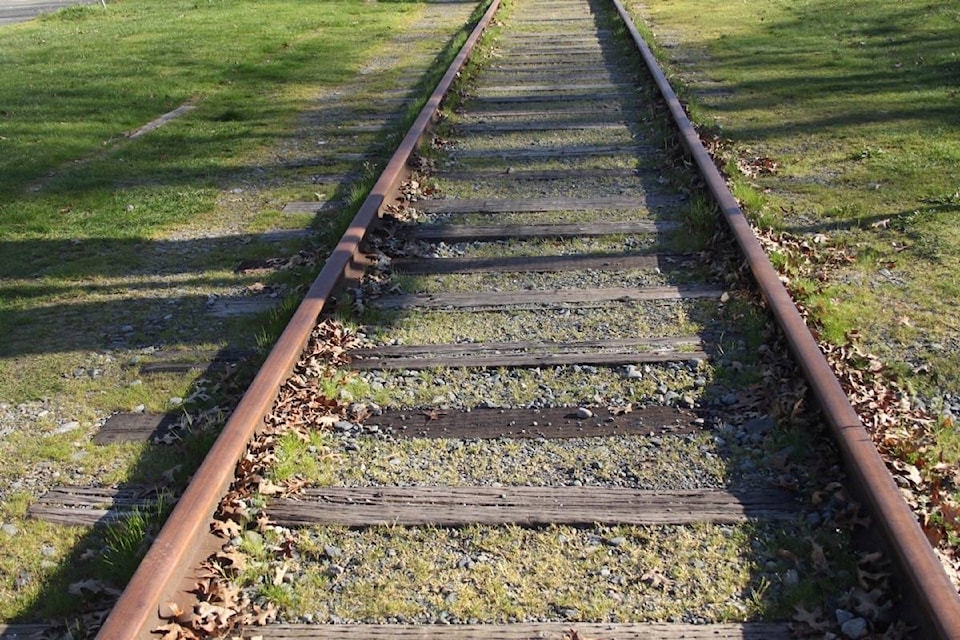 web1_170508-CCI-M-train-tracks