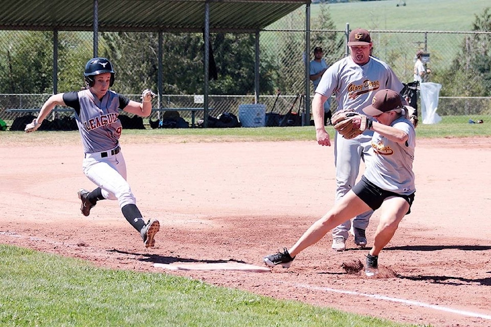 7920687_web1_170802-CCI-M-softball-final-day-2