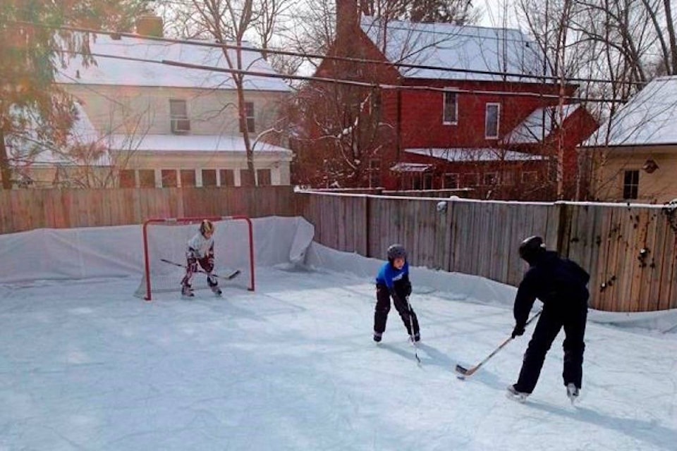 Hockeyloving Canadians build elaborate backyard rinks Cowichan