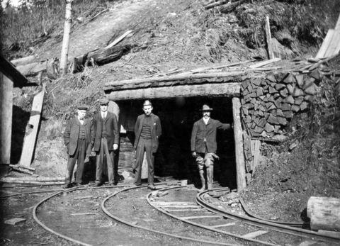9649944_web1_South-Wellington-Coal-mine