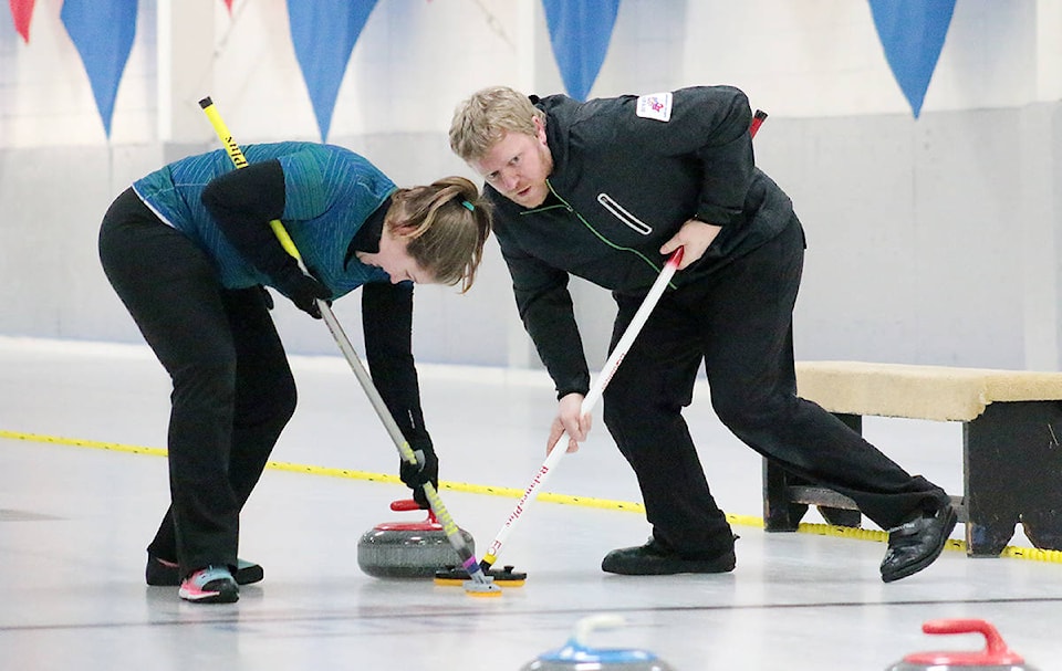 10998169_web1_island-mixed-curling-2