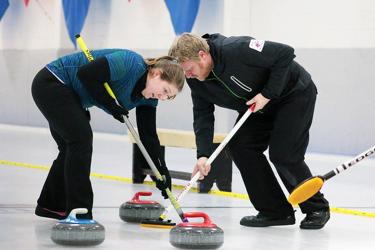 10998169_web1_island-mixed-curling-3