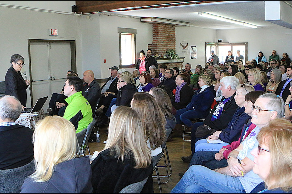 The huge crowd listens to Erika Paul from the SPCA give some factors that should go into bylaws for animal protection. (Lexi Bainas/Citizen)