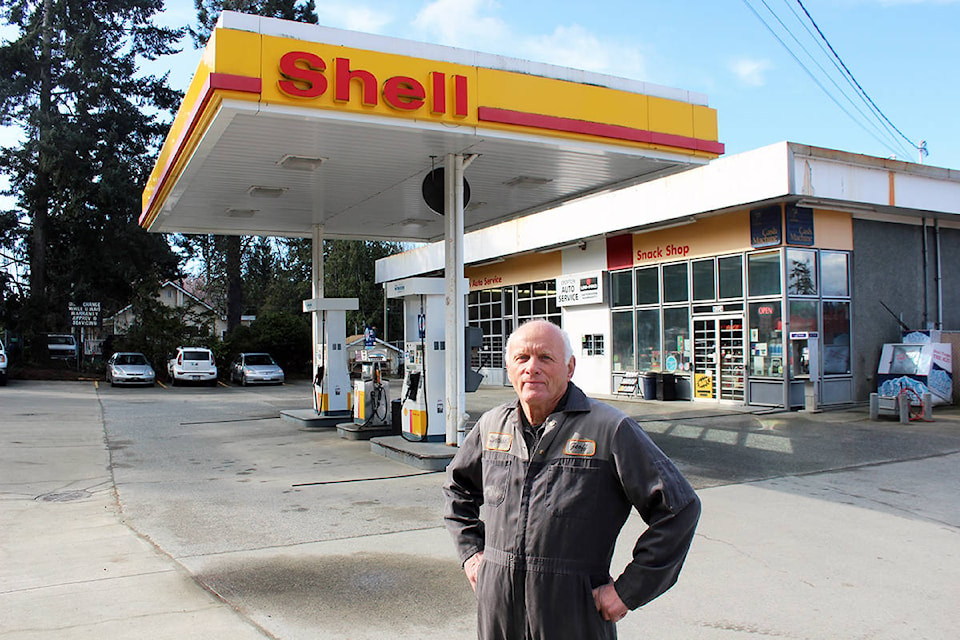 Geoff Hopps has been a fixture at the Crofton Auto Service Shell station (previously Chevron) since 1972. He’ll soon be calling it a career in mid-May. (Photo by Don Bodger)