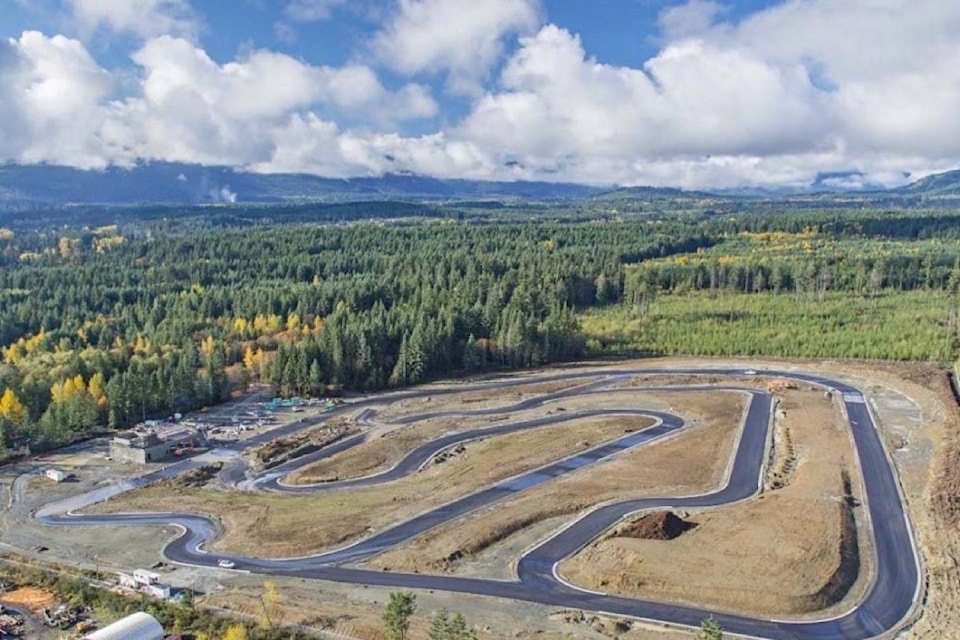 11535353_web1_171102-CCI-M-web1_170418-CCI-M-Motorsport-resort-track