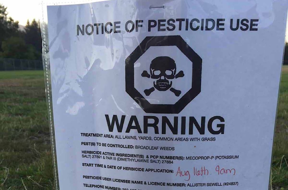 13338462_web1_pesticide-sign