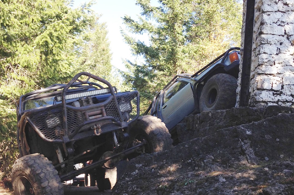 15001360_web1_trucks-on-cairn-crop