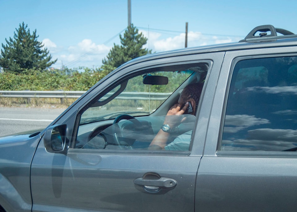 16244895_web1_Distracted-Driving-Image_1