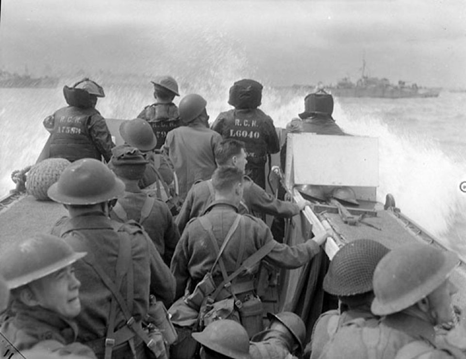 17176156_web1_D-Day-going-ashore