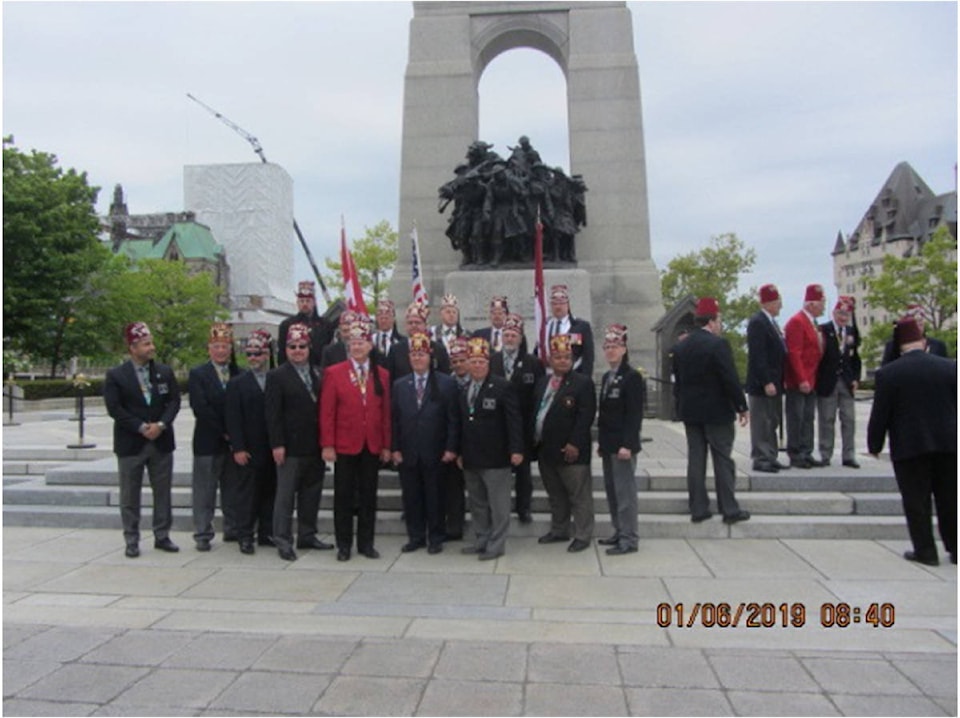 17261619_web1_Coffee-time-Shriners-tomb-of-unknown-soldier