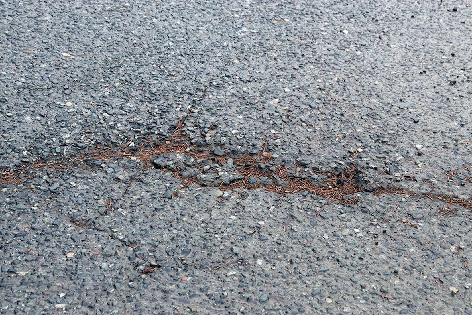 20342019_web1_pavement-cracking