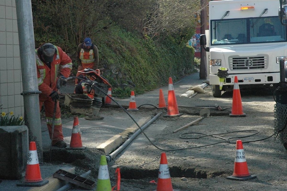 21202600_web1_200409-CCI-Duncan-road-work-continues-Duncan-street_1