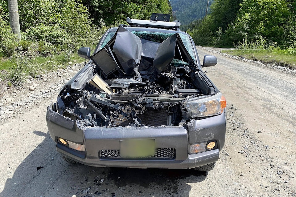 21768115_web1_200610-AVN-Bamfield-Road-dust-caution-Bamfield_1