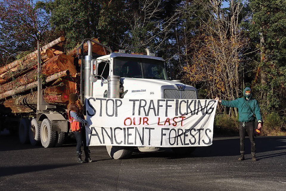 23513406_web1_201203-LCH-Blockade