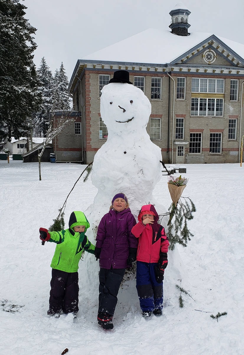 24259321_web1_210218-CCI-snowy-weather-event-snowman_1