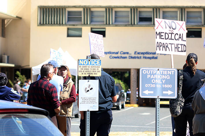 26355278_web1_210909-CCI-antivax-protest-cowichan_1