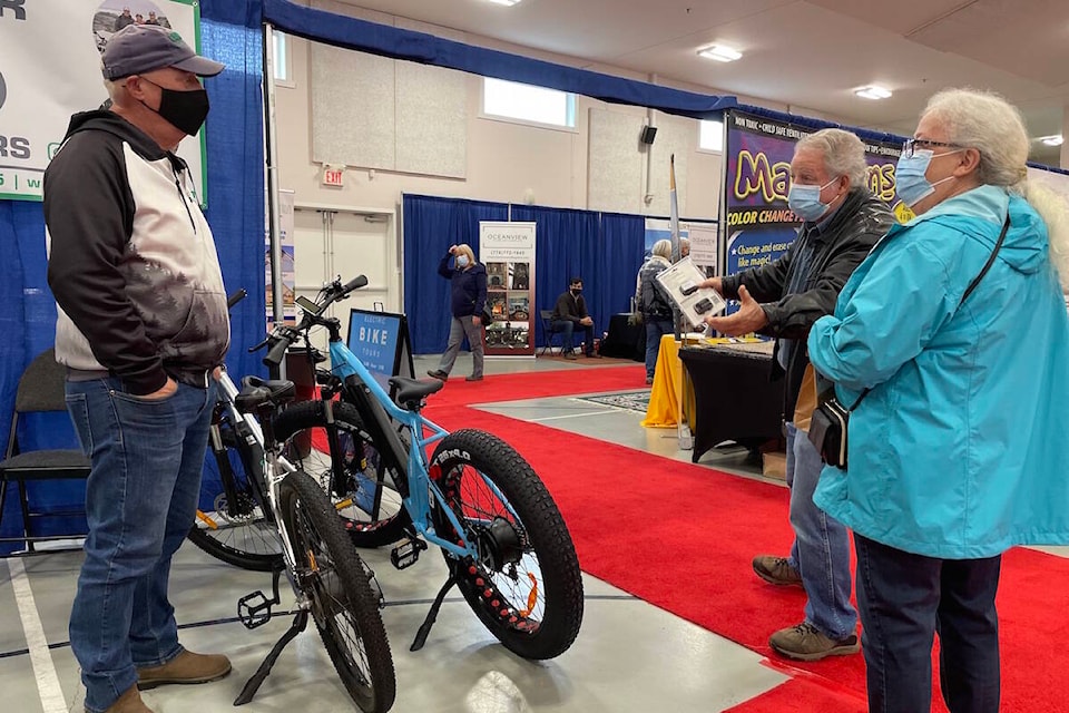 A couple is keen to learn about Tony Walker’s company Walker E-Bike tours at the Cowichan Valley Fall Home Show at Cowichan Exhibition’s Mellor Hall Friday, Oct. 22. (Sarah Simpson/Citizen)