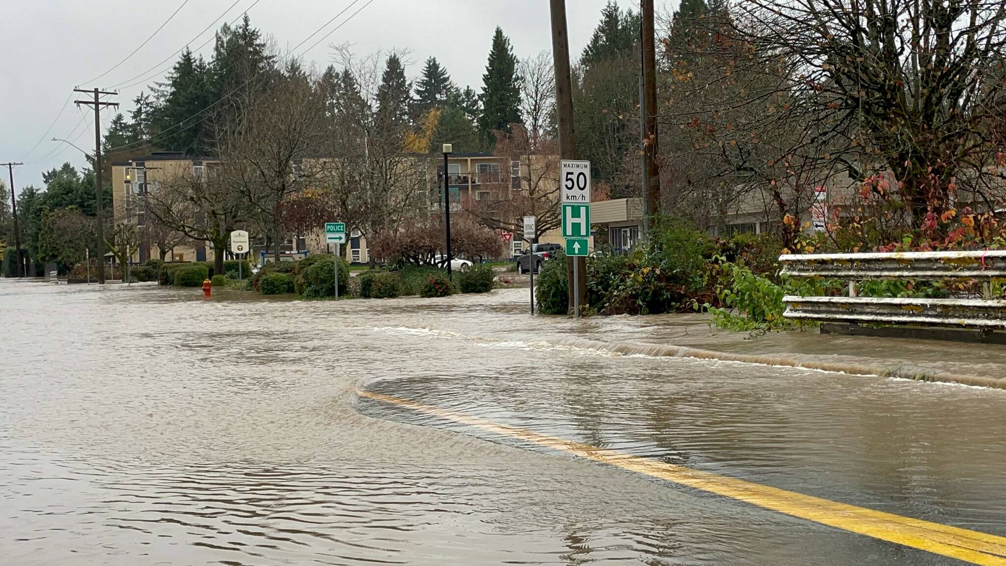 27179056_web1_211115-CCI-Flooding-apartment-evac-flood-boat_3