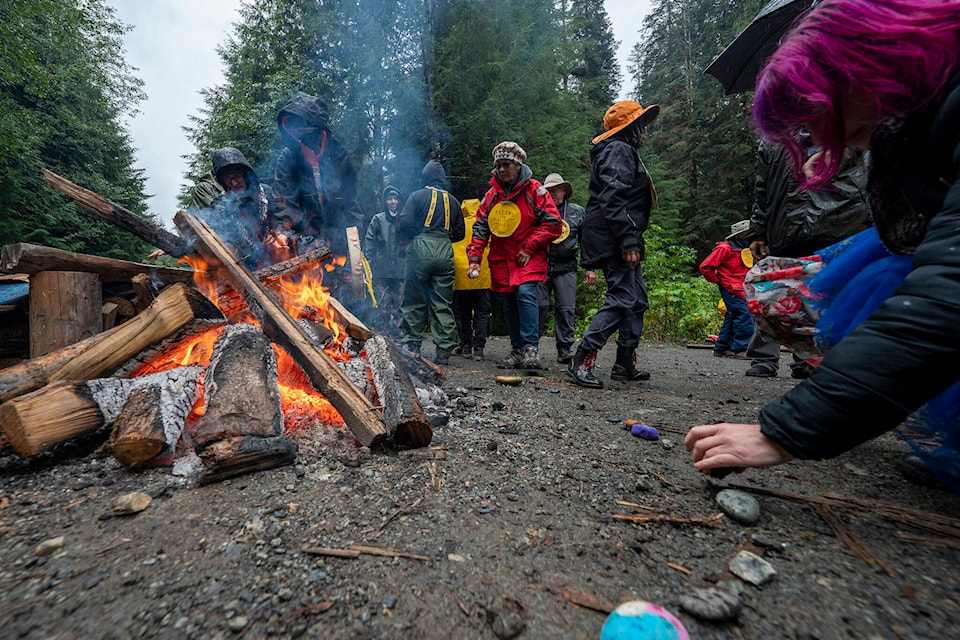 27460122_web1_211208-CPW-LJI-BC-FairyCreek-Senior-bonfire_1