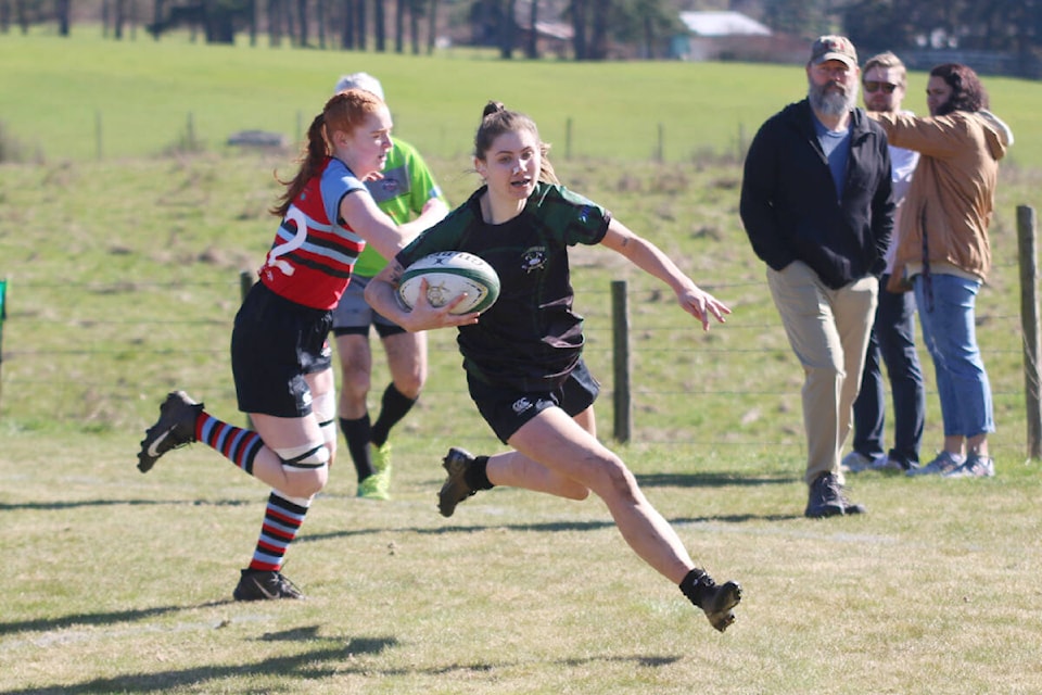 Kaitlyn Crichton breaks away from the pack to score one of her six tries in the Cowichan Piggies’ 74-12 win over Castaway Wanderers last Saturday. (Kevin Rothbauer/Citizen)
