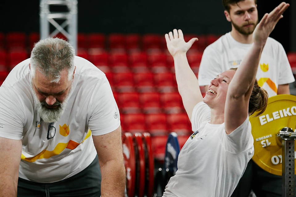 Emilie Poulin celebrates after a successful powerlift at the 2022 Invictus Games. Photo by Lyndon Goveas, Canadian Forces Morale and Welfare Services