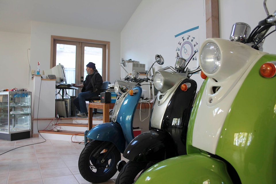 29434966_web1_161116-SWR-Mopeds-COLOR