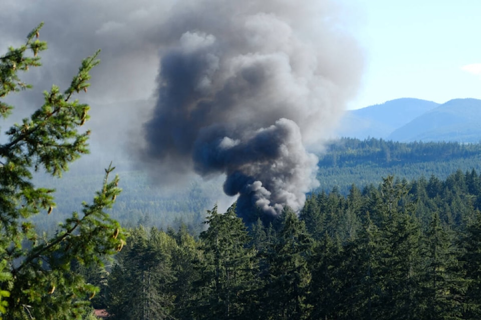 30005846_web1_220810-NBU-Nanaimo-River-Rd-Fire_1