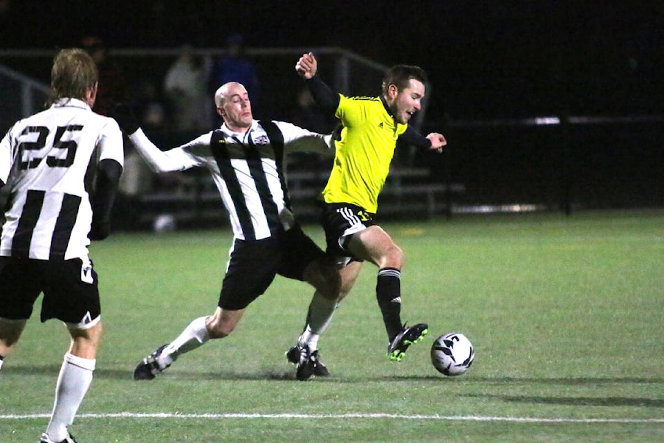 30111306_web1_220310-CCI-mens-soccer-knight_1