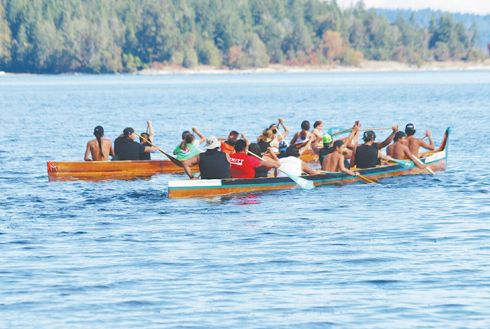 30125073_web1_220825-CHC-Canoe-races-and-Duck-labour_2