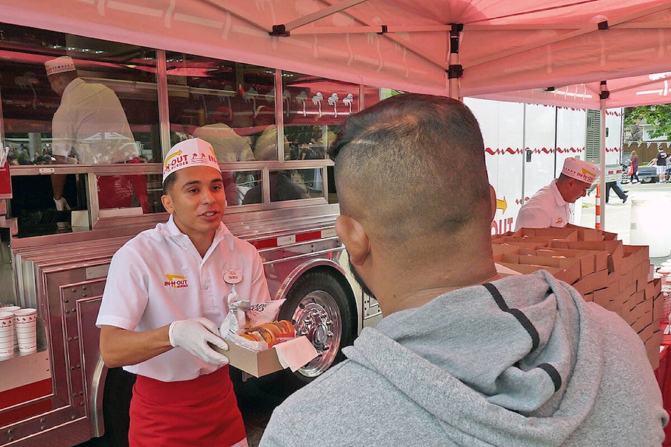 30949208_web1_180908-LAT-cruise-in-burgers