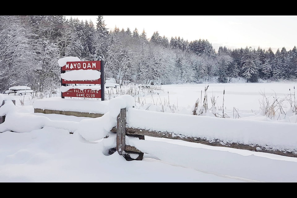 A big snowfall in late December left fat pillows of snow on signs, fences, picnic tables lake and even covered the surface of Mayo Dam, as shown in the first edition of January, 2022. (Kathryn Swan photo)