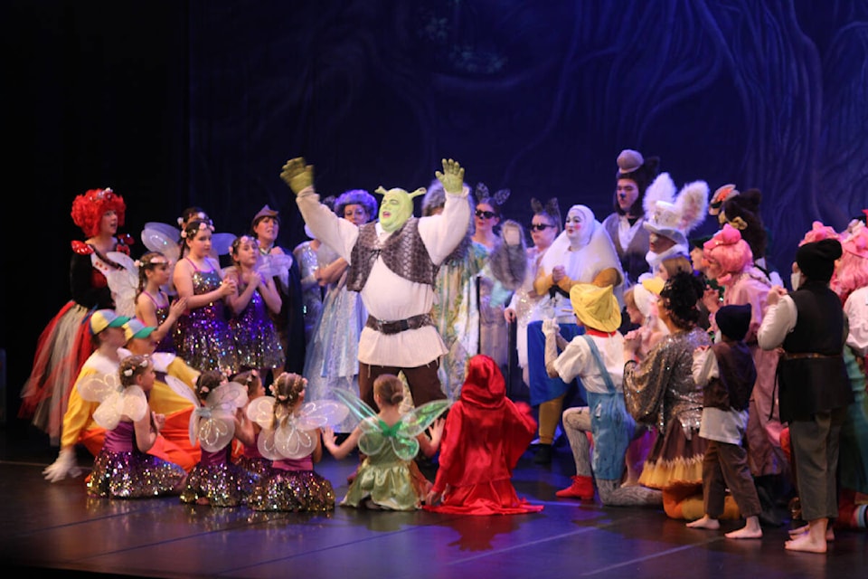 31705966_web1_230202-CCI-Shrek-review-opening-night_21