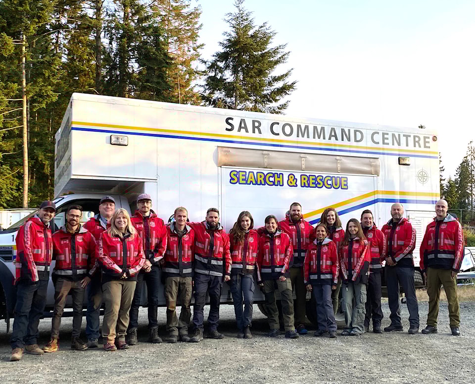 33027128_web1_230622-CCI-Cowichan-SAR-trains-17-new-members_1