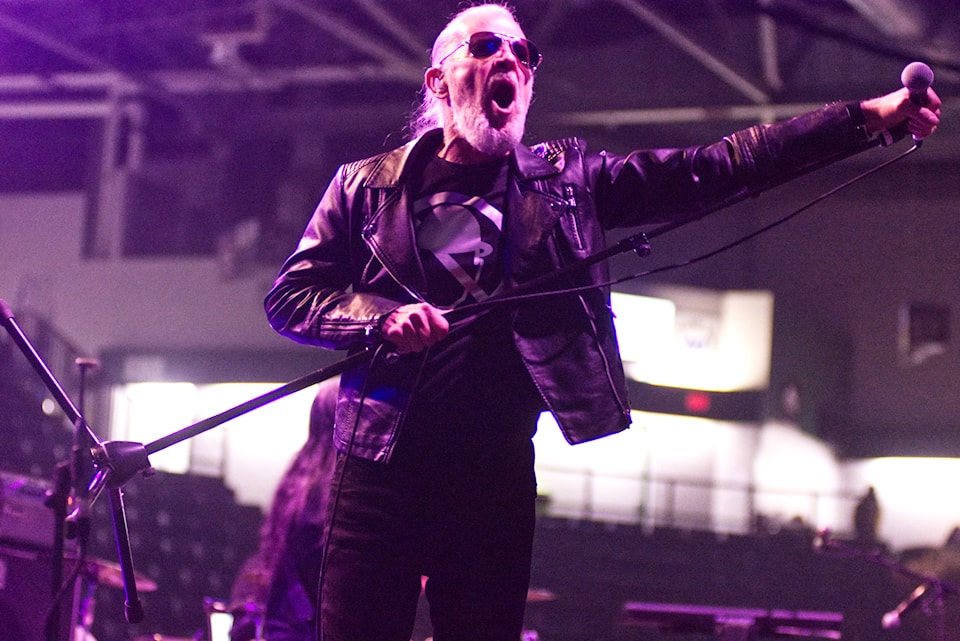 yelling-with-mic