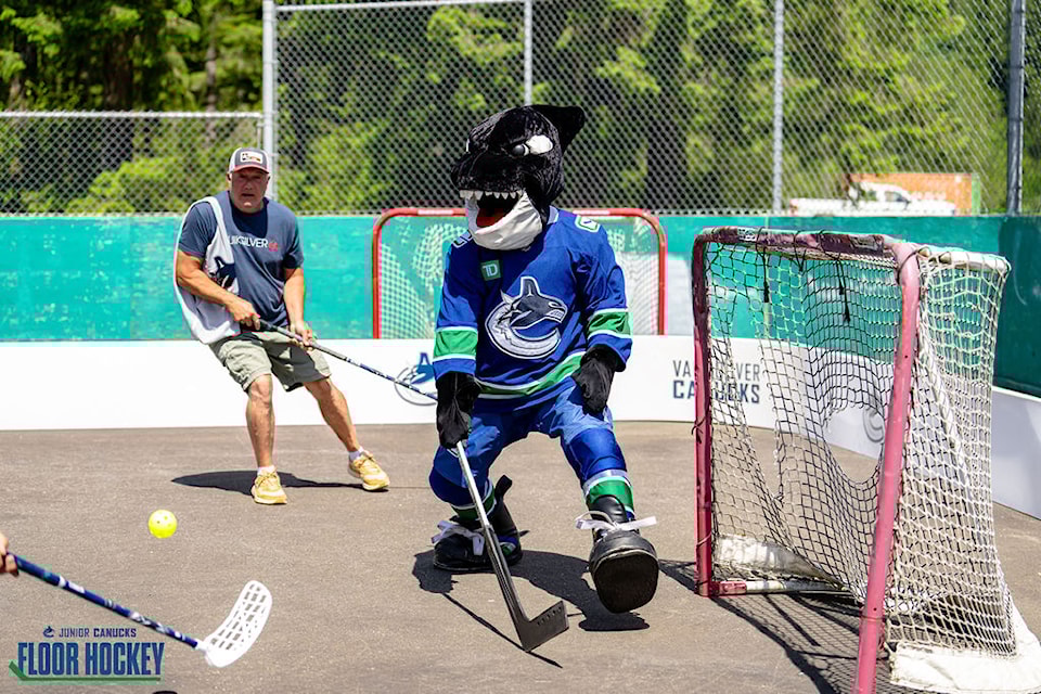 060825cfk-ballhockeyagassiz-jones-112