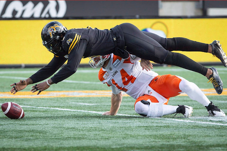 14352687_web1_181111-IFD-Lions-Ticats