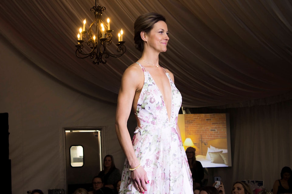 15419187_web1_bridal-show-11