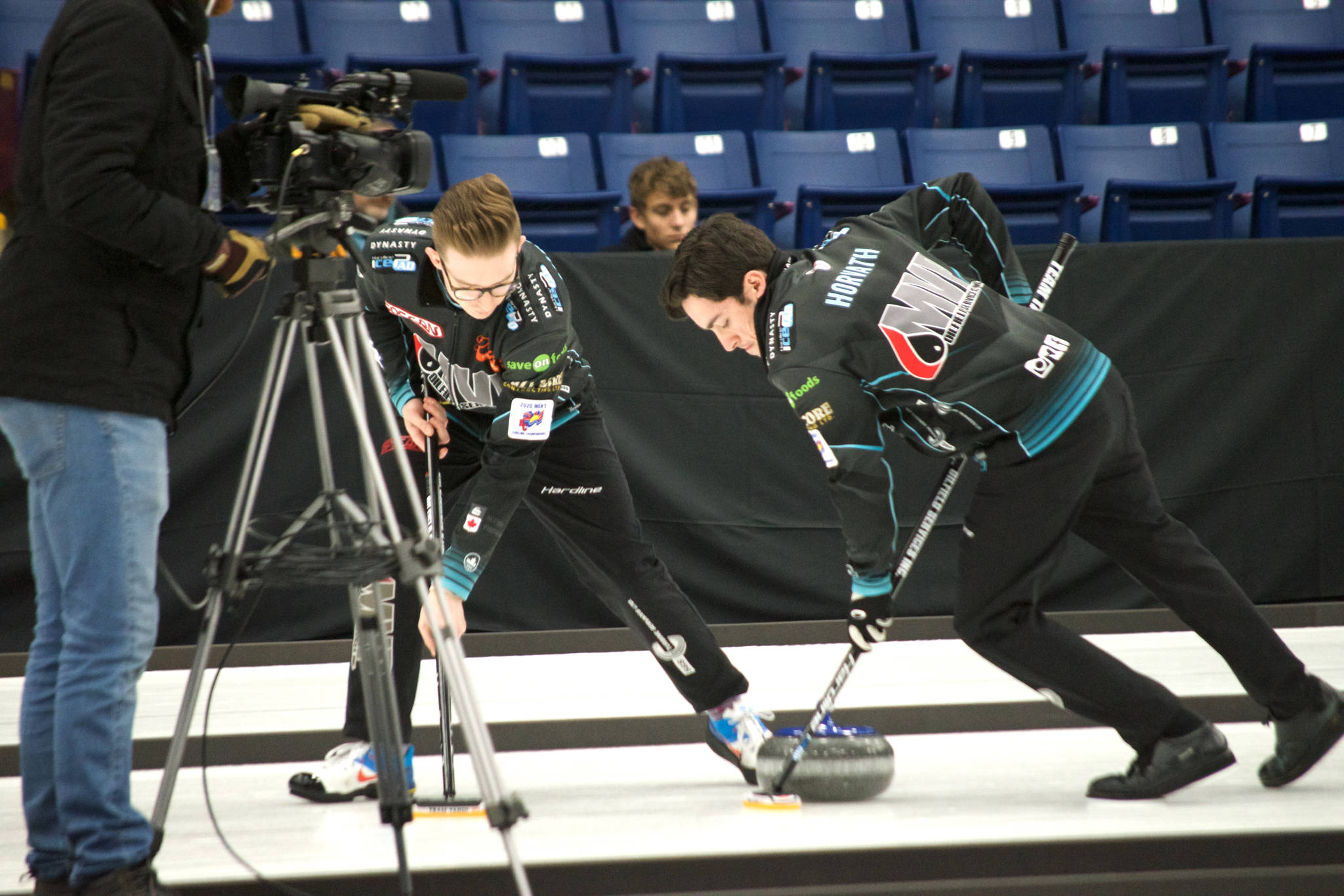 20390335_web1_200204-CDT-Mens-Curling-Final-COTTER_8