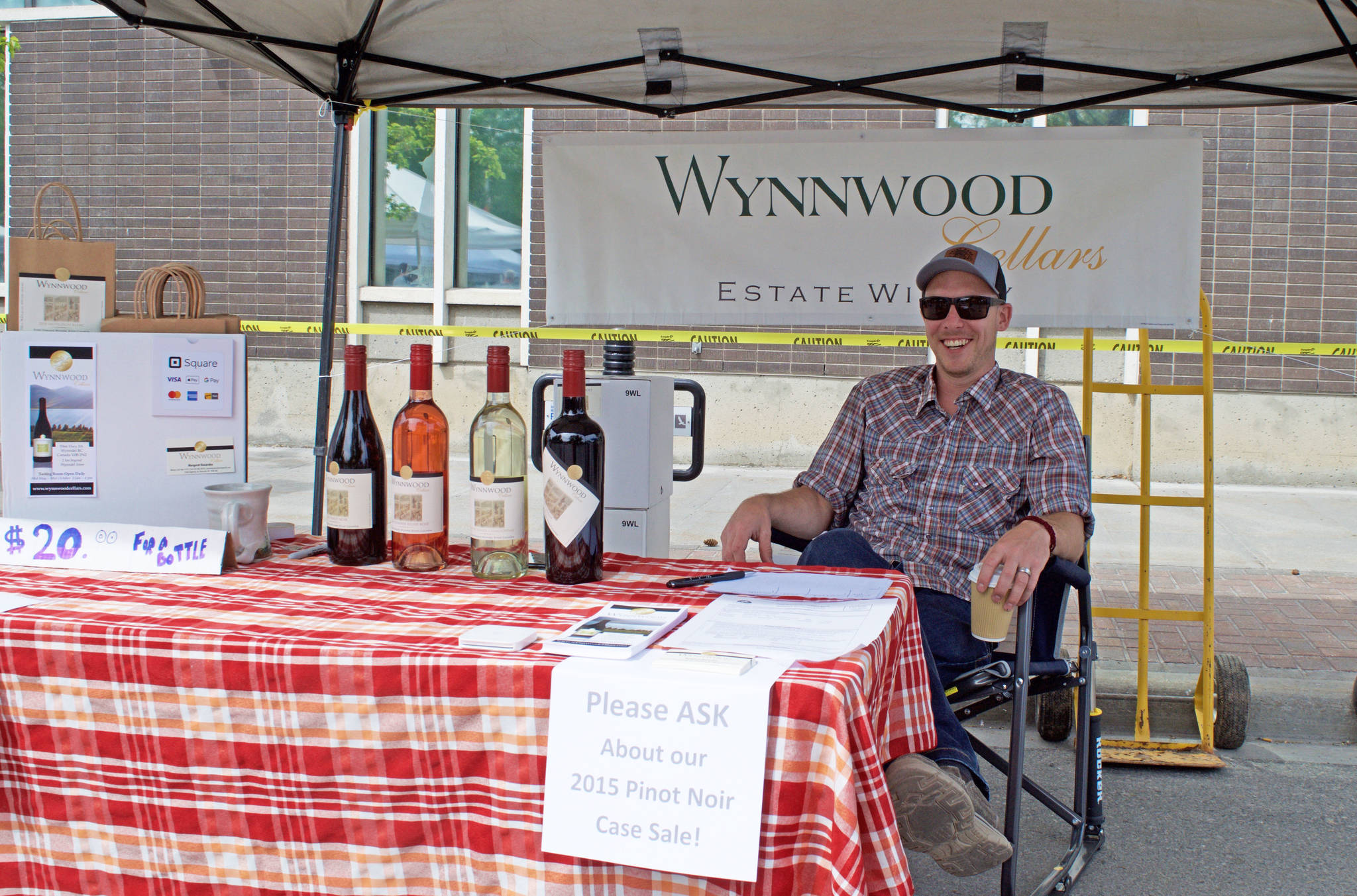 21695522_web1_200602-CDT-Farmers-Market-10_1